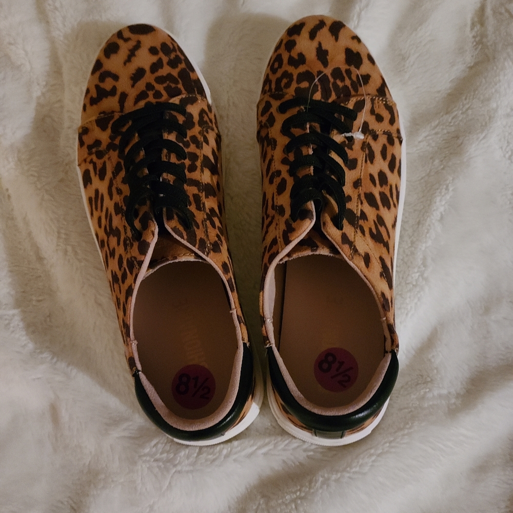 Cushionaire, animal printed, work and running shoe